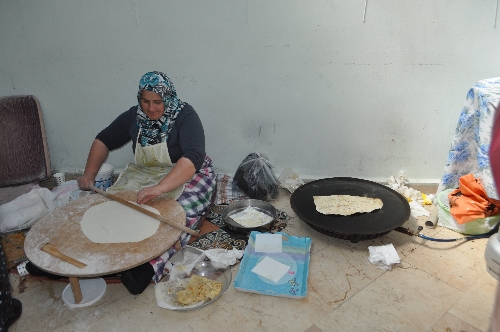 OKUL İHTİYAÇLARI İÇİN KERMES DÜZENLEDİLER..