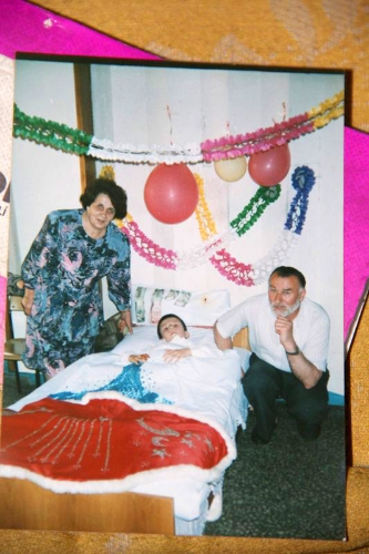 ÖLEN ÇİFTİN PARASINI ÇEKMEK İSTERKEN YAKALANDILAR..