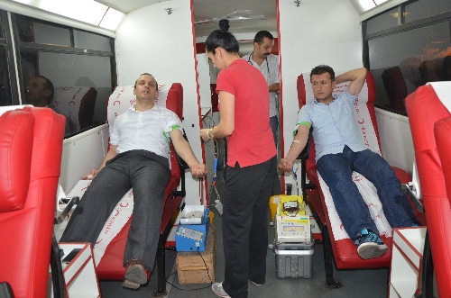 ÖNCE İFTAR YAPTILAR SONRA KAN VERDİLER..