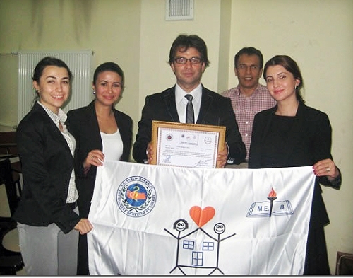 ORMANLI İLKÖĞRETİM OKULUNA BEYAZ BAYRAK ÖDÜLÜ..