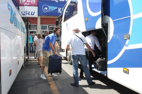 OTOBÜS TERMİNALİNDE ARAÇ YOĞUNLUĞU YAŞANIYOR..