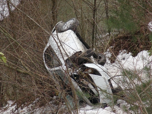 OTOMOBİL ŞARAMPOLE YUVARLANDI:2Sİ AĞIR 3 YARALI..