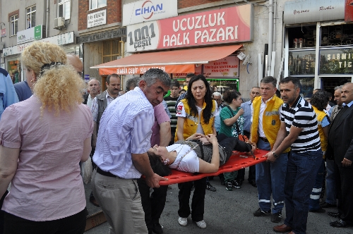 OTOMOBİLİN ÇARPTIĞI YAYA YARALANDI..