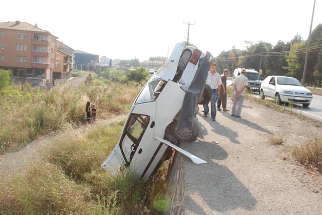 Otomobilinden atlayan sürücü, kazadan yara almadan kurtuldu