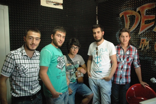 ÖZGÜRCE, GRUP AZRAK I KONUK ETTİ..