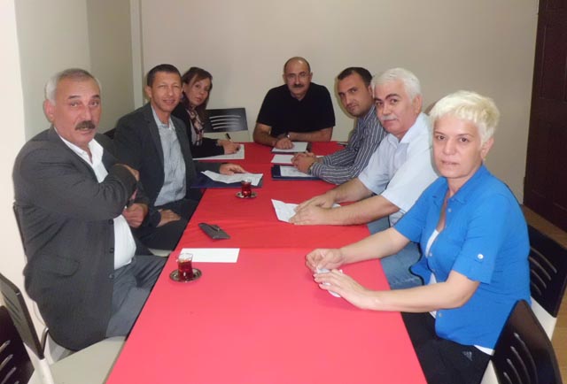 PARTİLERİNE SAYGILI 4 KİŞİ...