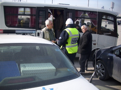 POLİS, HALK OTOBÜSLERİNİ DENETLEDİ..