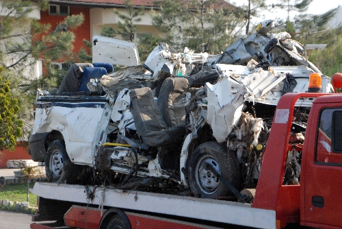 POLİS, HURDAYA DÖNEN MİNÜBÜSÜ İNCELEYECEK..