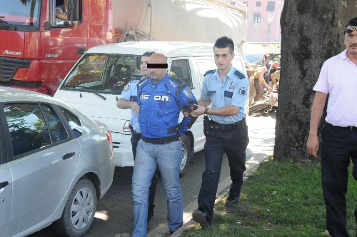 Polisten 8 km kaçtı