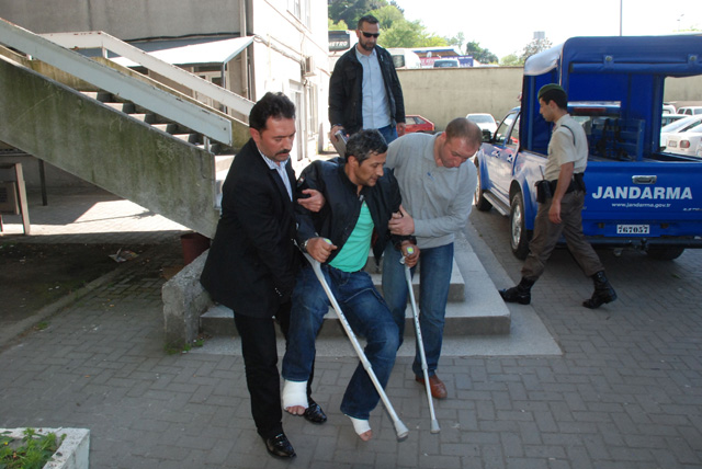 Polisten Kaçarken Ayaklarını Kırdı