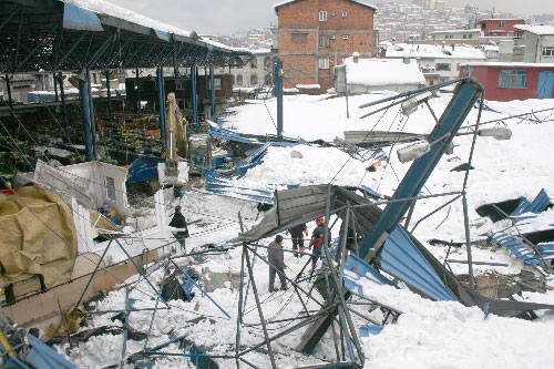 PAZARYERİ KARDAN DEĞİL, BAKIMSIZLIKTAN ÇÖKMÜŞ..