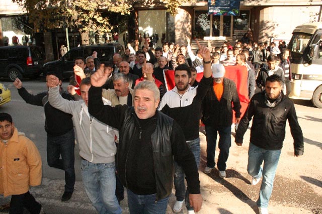 PROTESTO GÖSTERİSİ YAPTILAR...