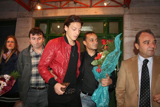 REAL MADRİDİN YILDIZ OYUNCUSU GELDİ...