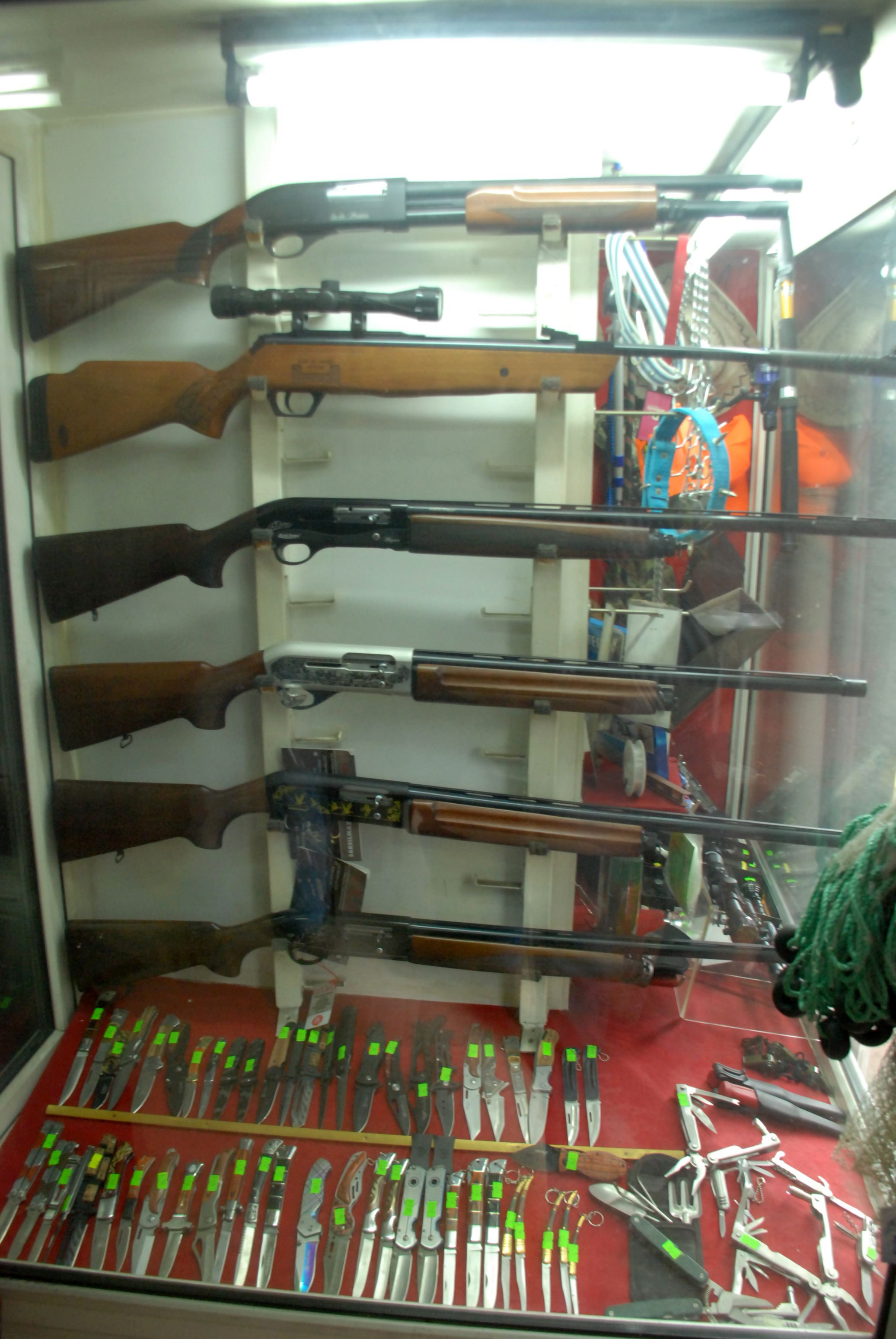 RUHSATSIZ TÜFEKLER SATIŞA ÇIKACAK..