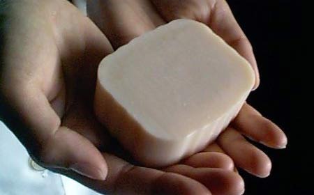 SABUN YİYEN ÇOCUK ZEHİRLENDİ...