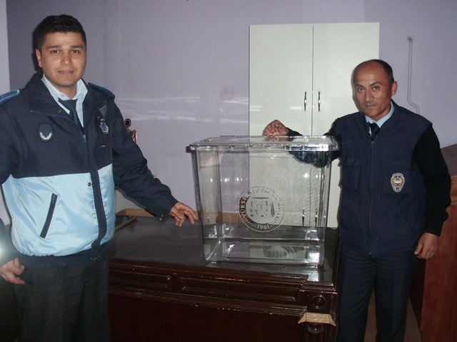 Şeffaf seçim sandıkları geldi