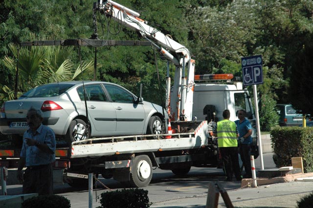 SENMİSİN ORAYA PARK EDEN!