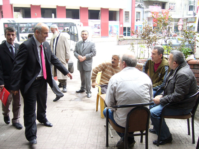 SP li Şahin Kalça Kilimli esnafından destek istedi