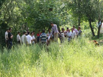 EVİNİN ÖNÜNDEKİ SU KUYUSUNDA ÖLÜ BULUNDU..