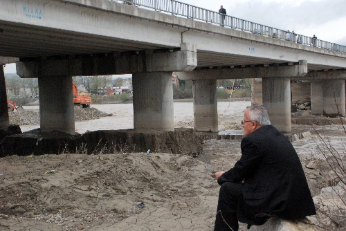 SUYUN DEĞİŞEN YÖNÜ ÇÖKÜŞ SEBEBİNİ BELİRLEDİ..