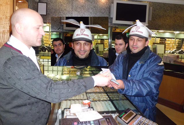 TALİH KUŞU KAFASINA KONDU...