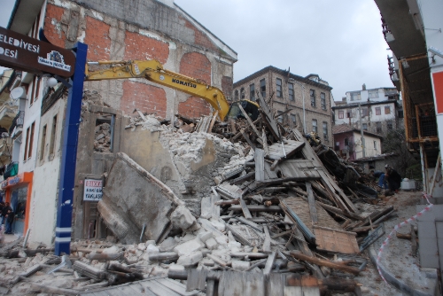 TARİHİ HŞAP BİNA YIKILDI..