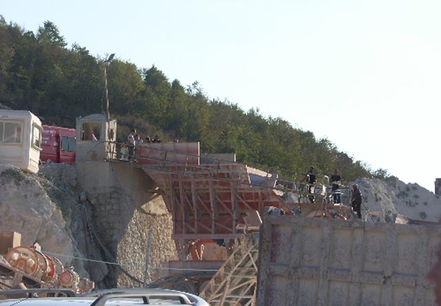 TAŞ KIRMA MAKİNASINDA FECİ ÖLÜM...