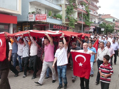 Terör örgütüne lanet yağdı...