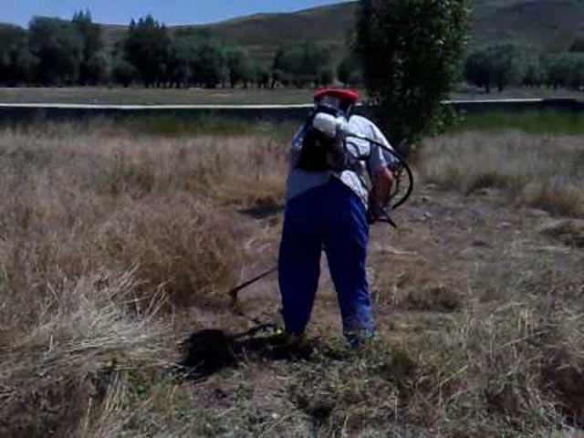 Tırpan makinası ile çocuğunun ayağını kopardı...