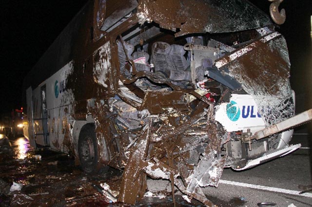 OTOBÜS KAZA YAPTI: 1 ÖLÜ 18 YARALI...