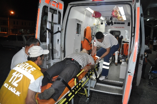 TRAFİK CANAVARI MESAİDE; 3 ÖLÜ 4 YARALI...