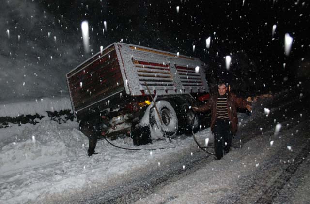 TRAFİK FELÇ OLDU...
