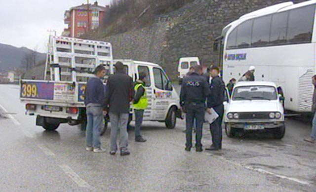 TRAFİK KAZASI: 2 YARALI...