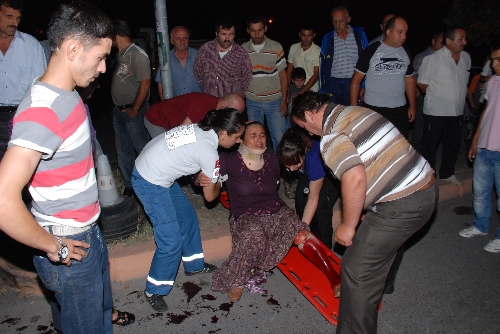 TRAFİK KAZASI: 4 YARALI...