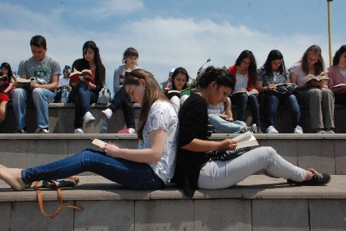 TÜM EREĞLİ KİTAP OKUYOR ETKİNLİĞİ DÜZENLENDİ..