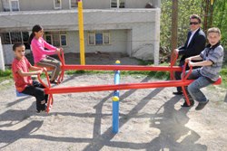 ULUPINAR, 2 KÖYE ÇOCUK PARKI YAPTIRDI..