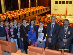 ULUPINAR, İLKÖĞRETİM OKULU ÖĞRENCİLERİNİ KUTLADI..