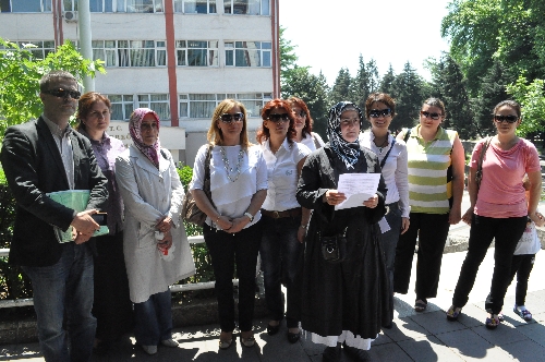 VELİLER:İLK VE ORTAOKUL KISIMLARININ AYRILMASINI İSTEMİYORUZ..