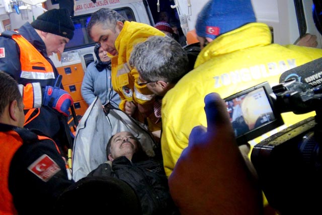 YARALILARI ZİARET ETTİLER...