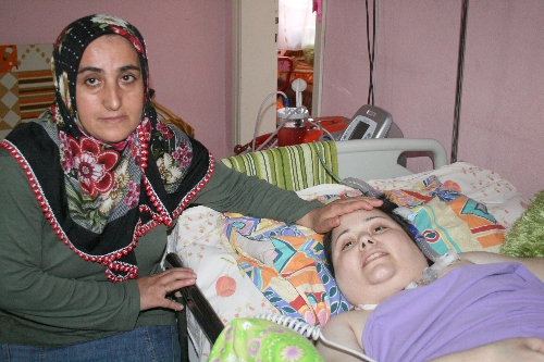 Yatağa mahkum annenin yardım çağrısına Riyadtan cevap geldi...