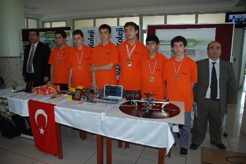 YILDIRIM KOLEJİ ÖĞRENCİLERİ ÖDÜLLÜ PROJELERİNİ TANITTI..