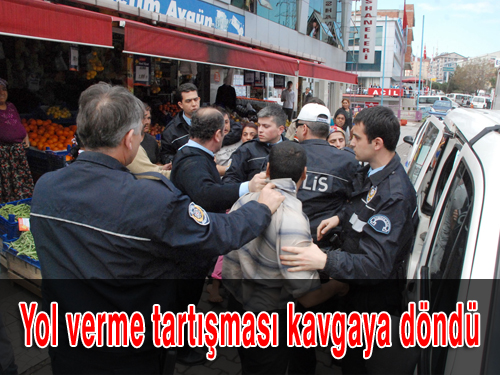 Yol verme tartışması kavgaya döndü