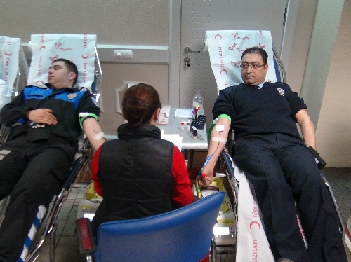 ZONGULDAK POLİSİ KAN BAĞIŞINDA BULUNDU..