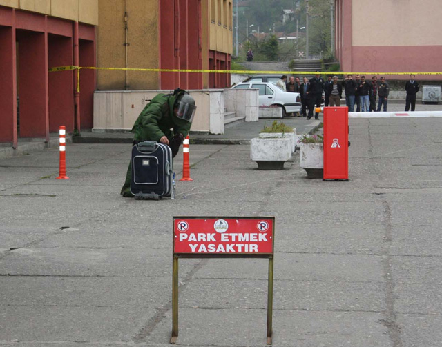 Zonguldak tren garında şüpheli valiz korkuttu