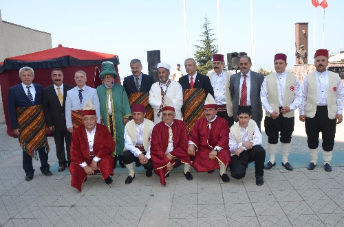 ZONGULDAK VALİSİ, USTALIĞA ERDİĞİ İÇİN ŞED KUŞANDI..