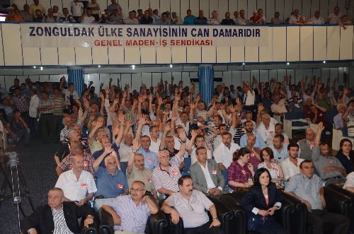 ZONGULDAKTA ESNAF KONGRESİNDE GERGİNLİK ÇIKTI..