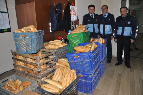 ZONGULDAKTA ETİKETSİZ EKMEK SATAN FIRINLARA CEZA