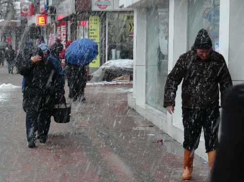 ZONGULDAKTA KAR VE TİPİ NEDENİYLE OKULLAR 1 GÜN TATİL..