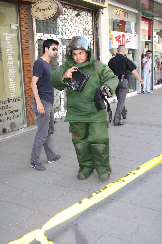 ZONGULDAKTA ŞÜPHELİ ÇANTA PANİĞİ..